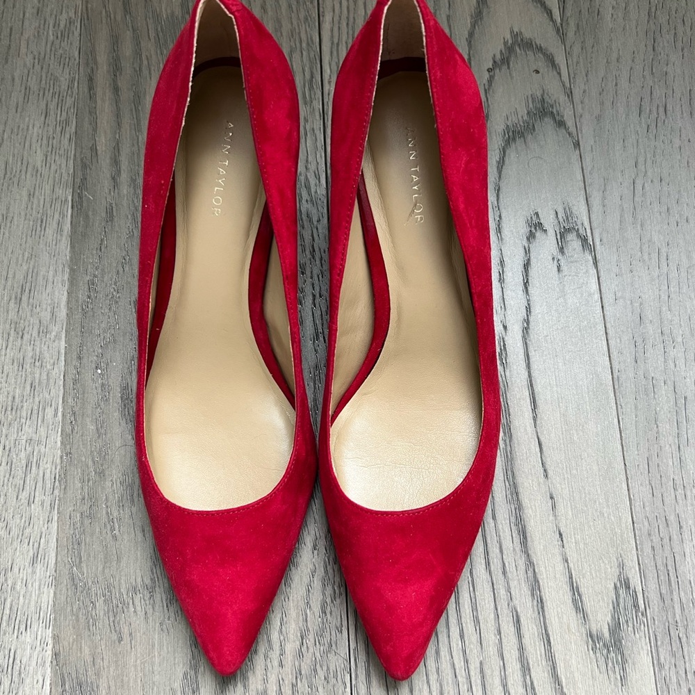 Ann Taylor Suede Kitten Pump